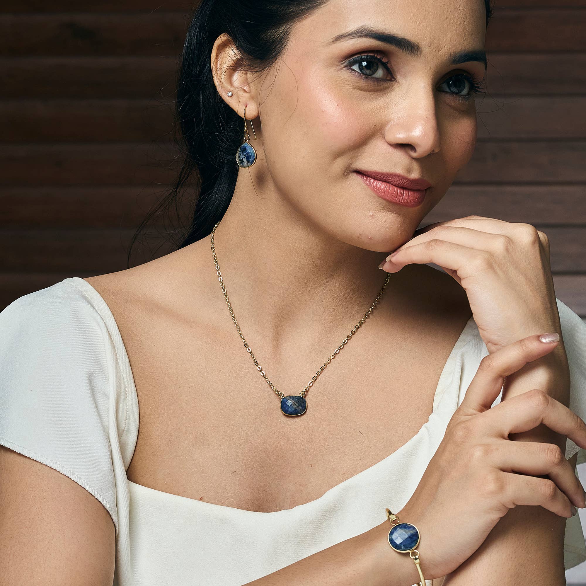 Anju Jewelry – Großhandel Kette mit Anhänger/Charm – Vergoldete Halskette mit Halbedelstein - Sodalith3