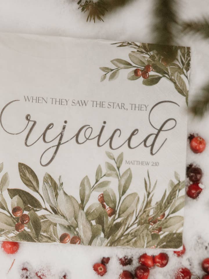 Serviettes en papier de Noël vertes d'hiver | Scripture Nap 20 carats pour la vente par Pearls of Parchment