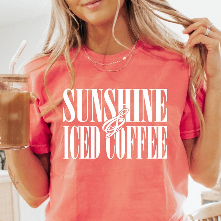 Solskens- och Iskaffe-T-shirt i Komfortfärg för wholesale av Kiki's Boutique