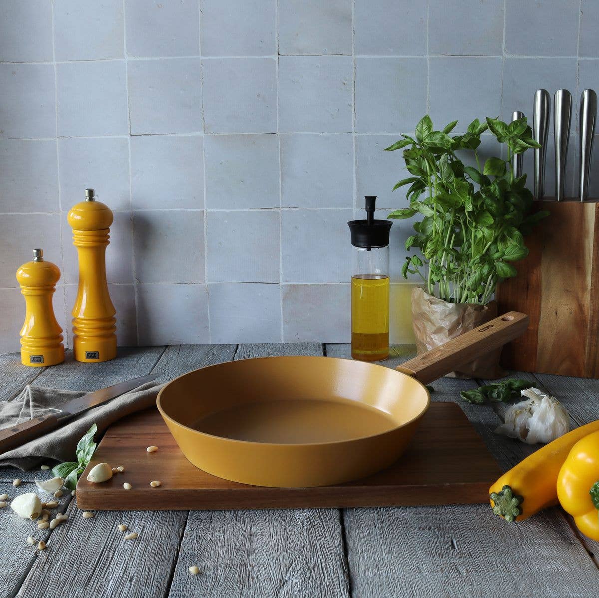 Ogo living - Vendita all'ingrosso Padelle - Padella ector da 24 cm in alluminio giallo con manico in legno5