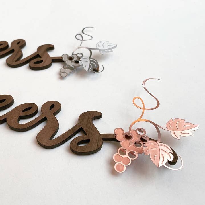 Inspired Indigo - Vente Décoration murale - Motif en bois et métal « Cheers »2