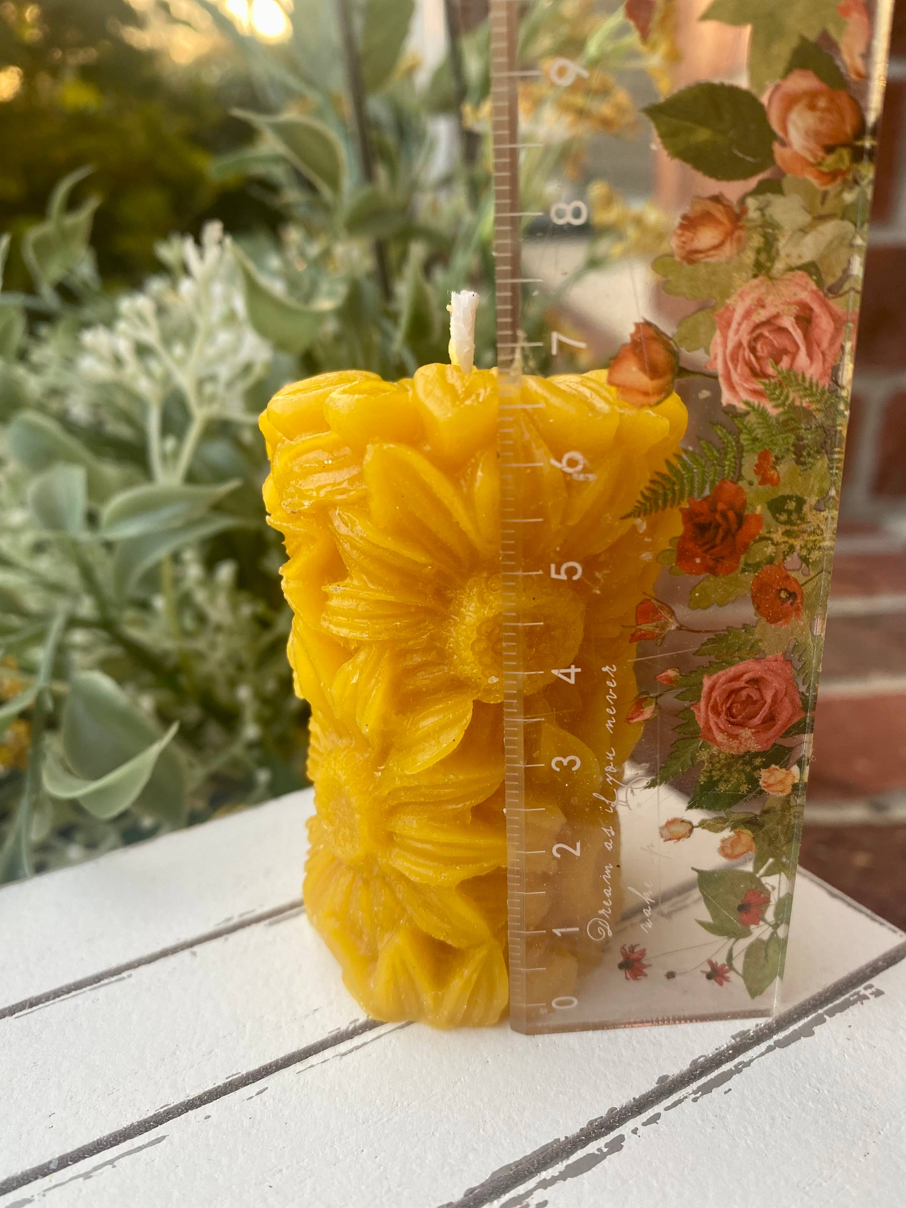 Thy Will Bee Done Apiary - Wholesale Grappige kaars - Zonnebloem bijenwas kaars3