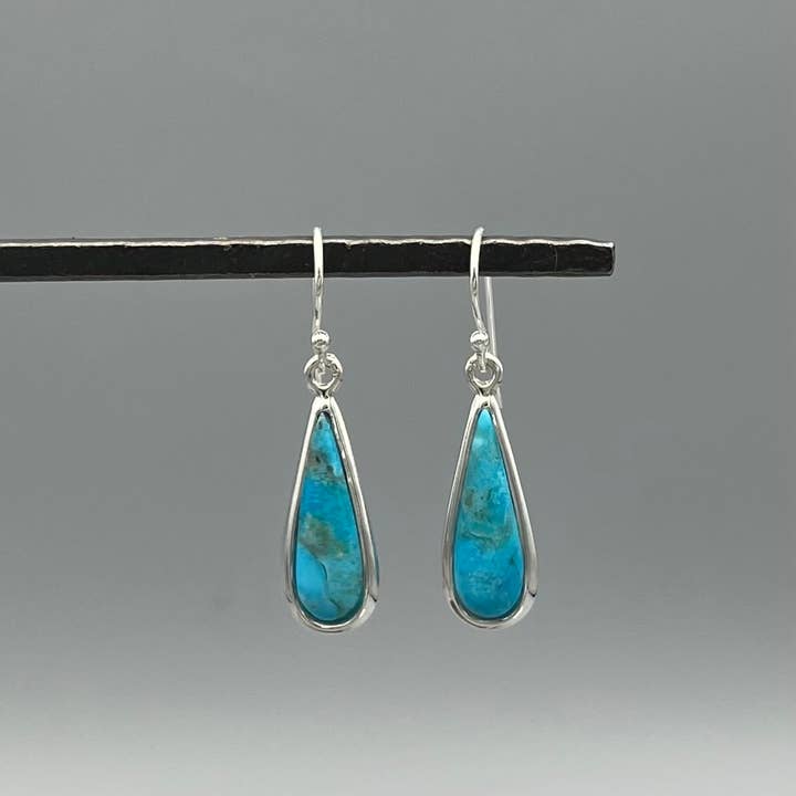 Orecchini a Goccia Allungata Turchese per la vendita all'ingrosso da parte di Something Silver