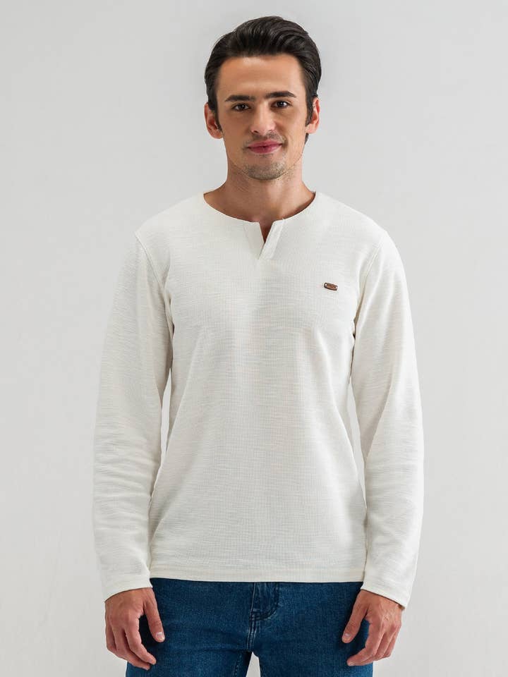 Brian Oak Limited – Großhandel T-Shirt – Herren – Langärmliges Off-White T-Shirt mit Struktur und Rundhalsausschnitt
