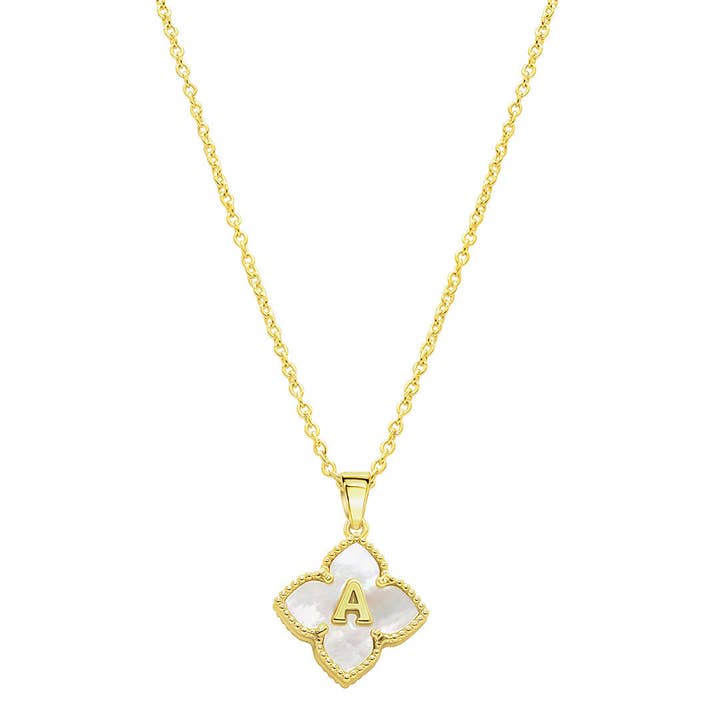 Collana Iniziale Floreale Pearl per la vendita all'ingrosso da parte di Adornia