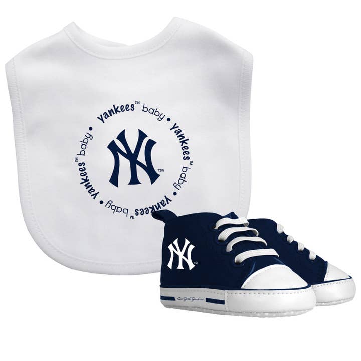 Masterpieces Puzzles - Wholesale Clothing Set - Baby - New York Yankees - 2-Piece Baby Gift Set