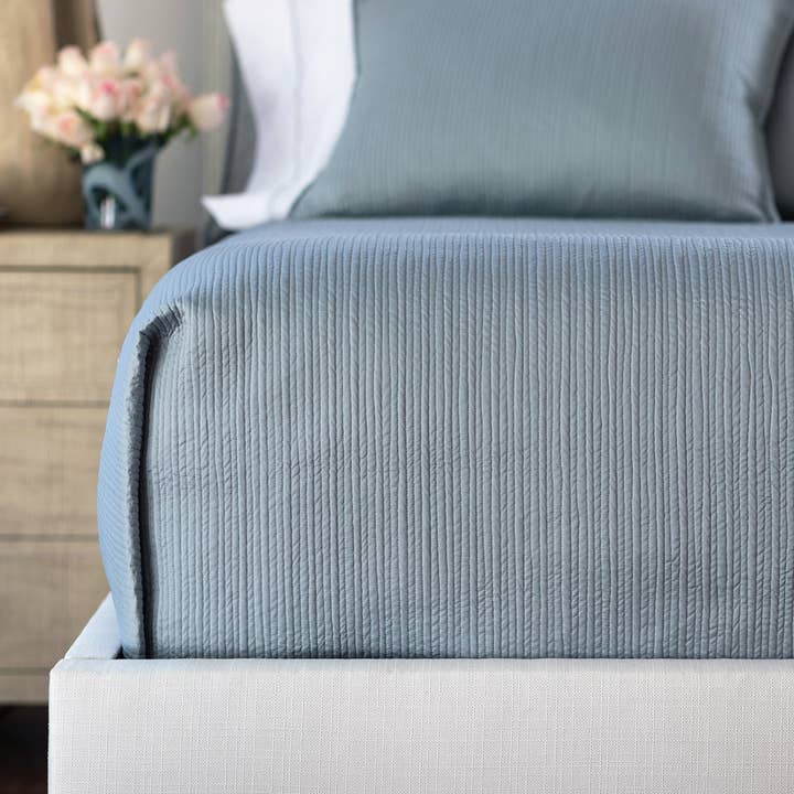 Retro gewatteerde sprei blauw S&S King 112x98 voor wholesale door Lili Alessandra