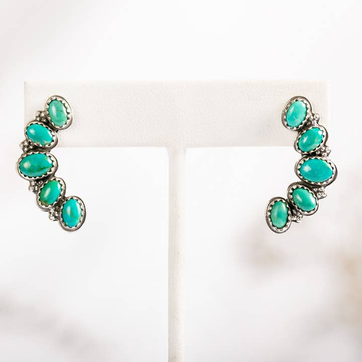 506: Turquoise Crescent Oorknopjes 925 voor wholesale door Moxie Maine