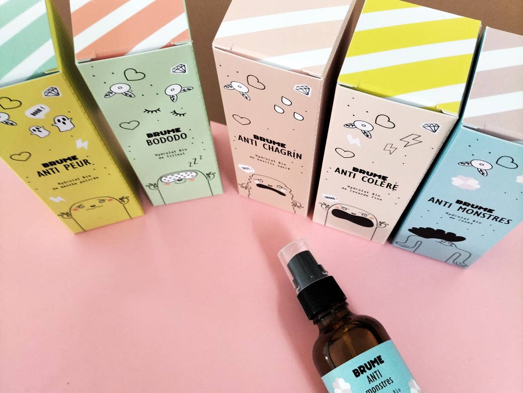 Pamela Loops – Spray de quarto e roupa por atacado – Bruma Mágica Anti-Monstros com Água Floral de Rosas Orgânicas4