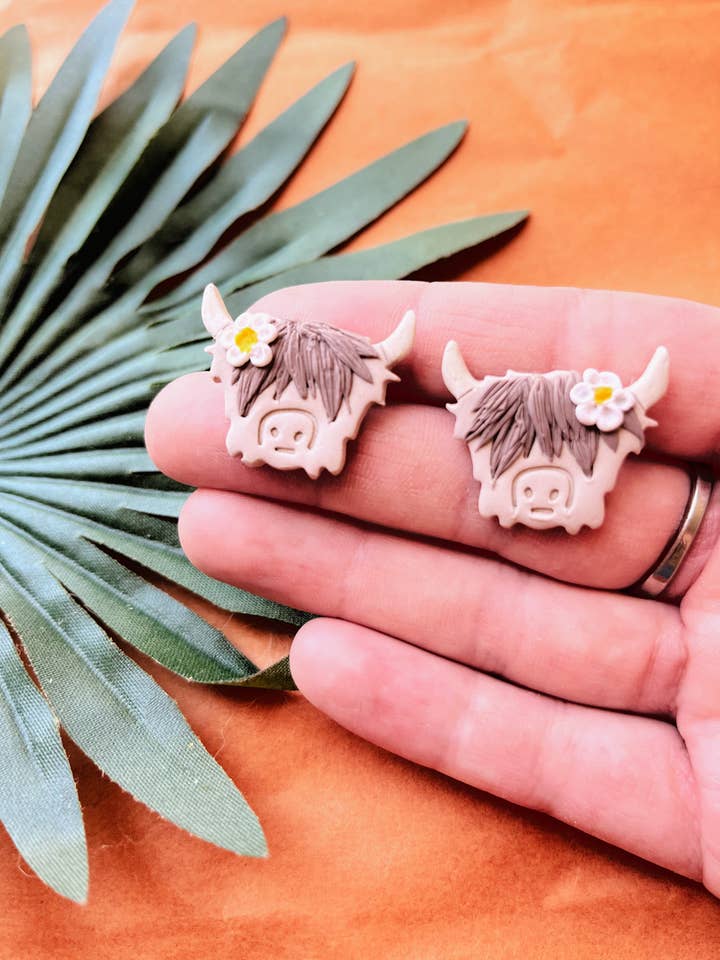 The Highland Cow Studs | Boucles d'oreilles en pâte polymère Southwest pour la vente par Body & Boho