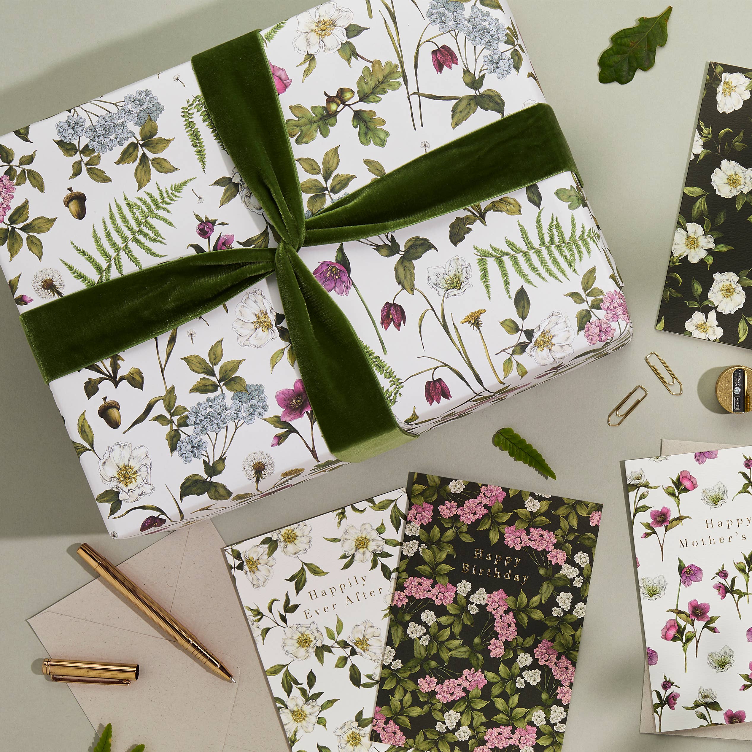 Catherine Lewis Design – wholesale Flat wrap – Cottage Garden - Ivory - Gift Wrap3