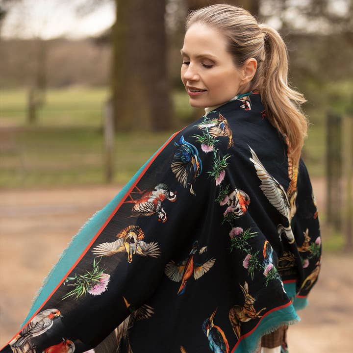 Clare Haggas – wholesale Wrap - Dam – Walk On The Wildside Marinblå Ull Silke Sjalar