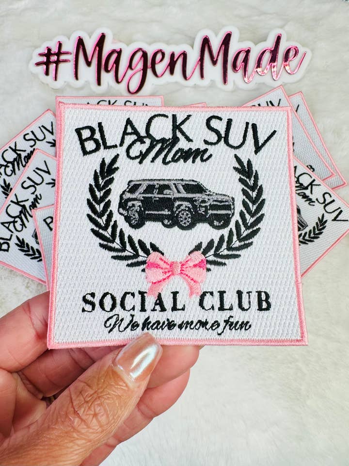Sort SUV Moms Social Club broderilapp for engroshandel hos Magen Made Designs