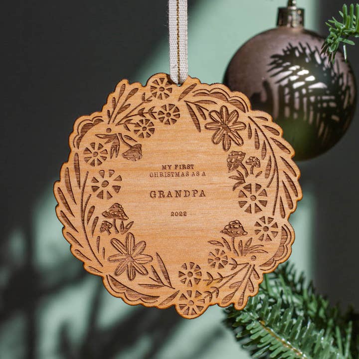 Hereafter – Großhandel Verzierung – Holzschmuck „Mein erstes Weihnachten als Opa“ -Kranz