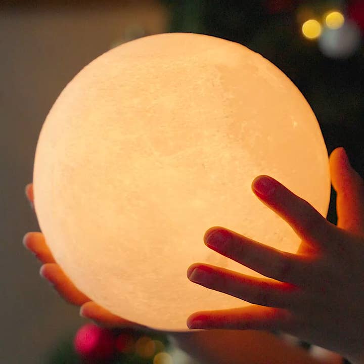 Smart LunaSpin Lamp for wholesale by Gingko Design EU