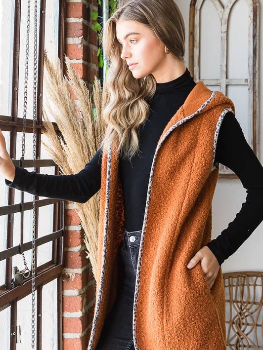 J1967HE10-ÄRMELLOSE KAPUZE SOLID FUZZY UND TIERMUSTER WESTE für den Großhandel von Sunday Morning