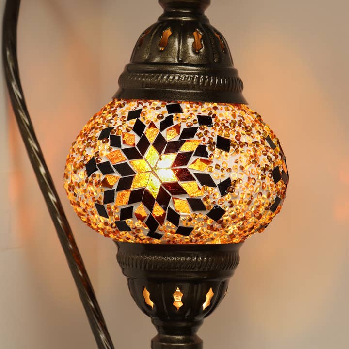 Natures Artifacts Inc - Venta al por mayor Lámparas decorativas/de escritorio - Lámpara Turca de Cuello de Cisne con Vidrio de Mosaico Dorado Hecho a Mano