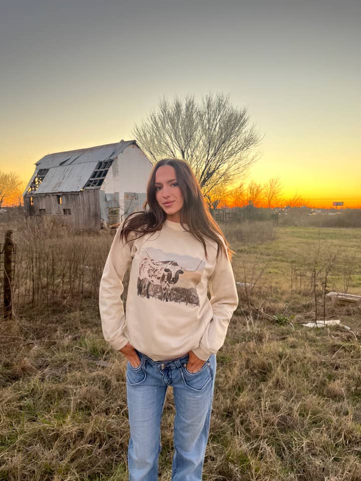 DOLLY ESTELLE - Wholesale Graphic Sweatshirt - Women's - Sweatshirt - Bart the Longhorn