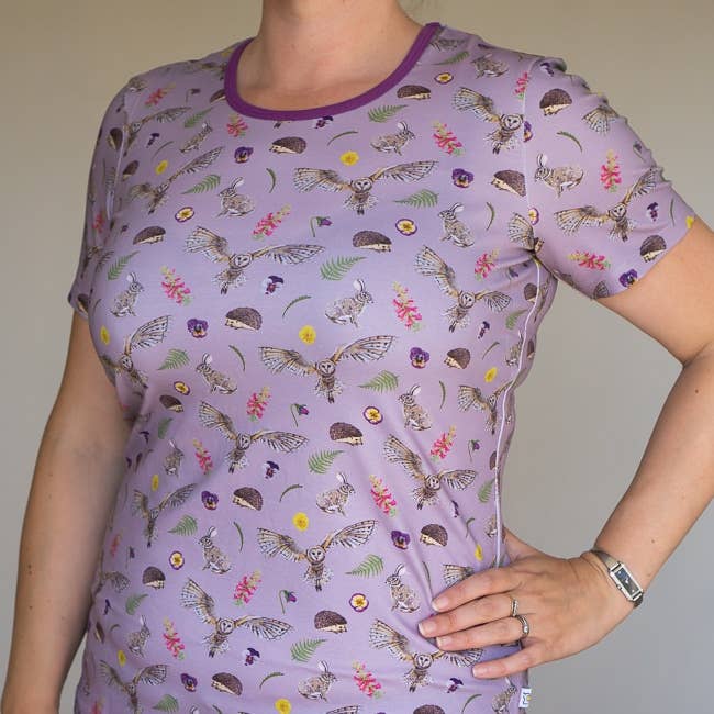 Le t-shirt campagne lilas pour femme pour la vente par JECO