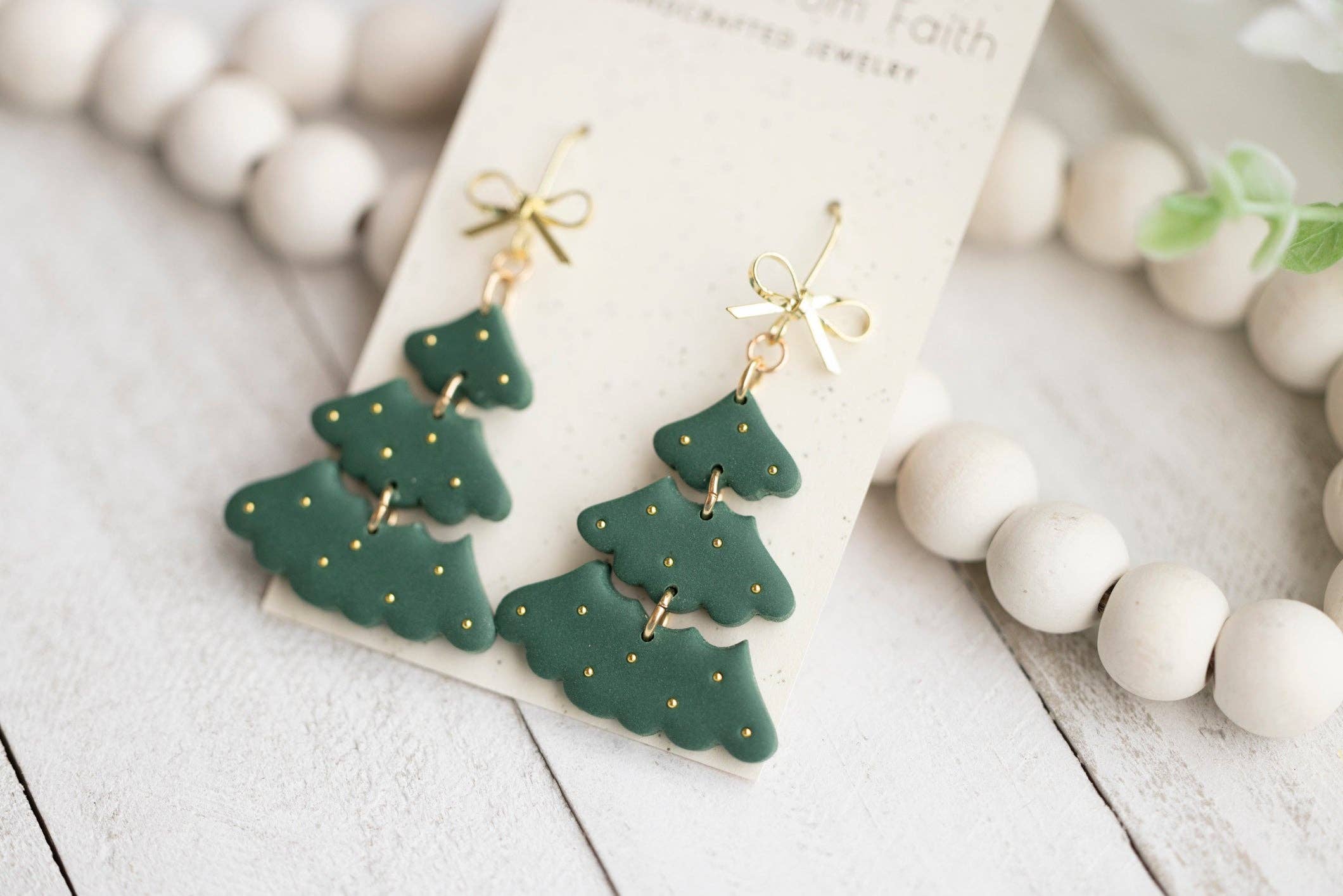 Crafted From Faith, LLC – Engroshandel Hængeøreringe og creoløreringe – Klassiske juletrædingler2