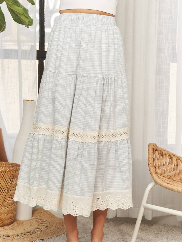 GINGHAM MIDIKJOL MED VOLANGER OCH SPETSKANT - CES4088 för wholesale av ADORA LA