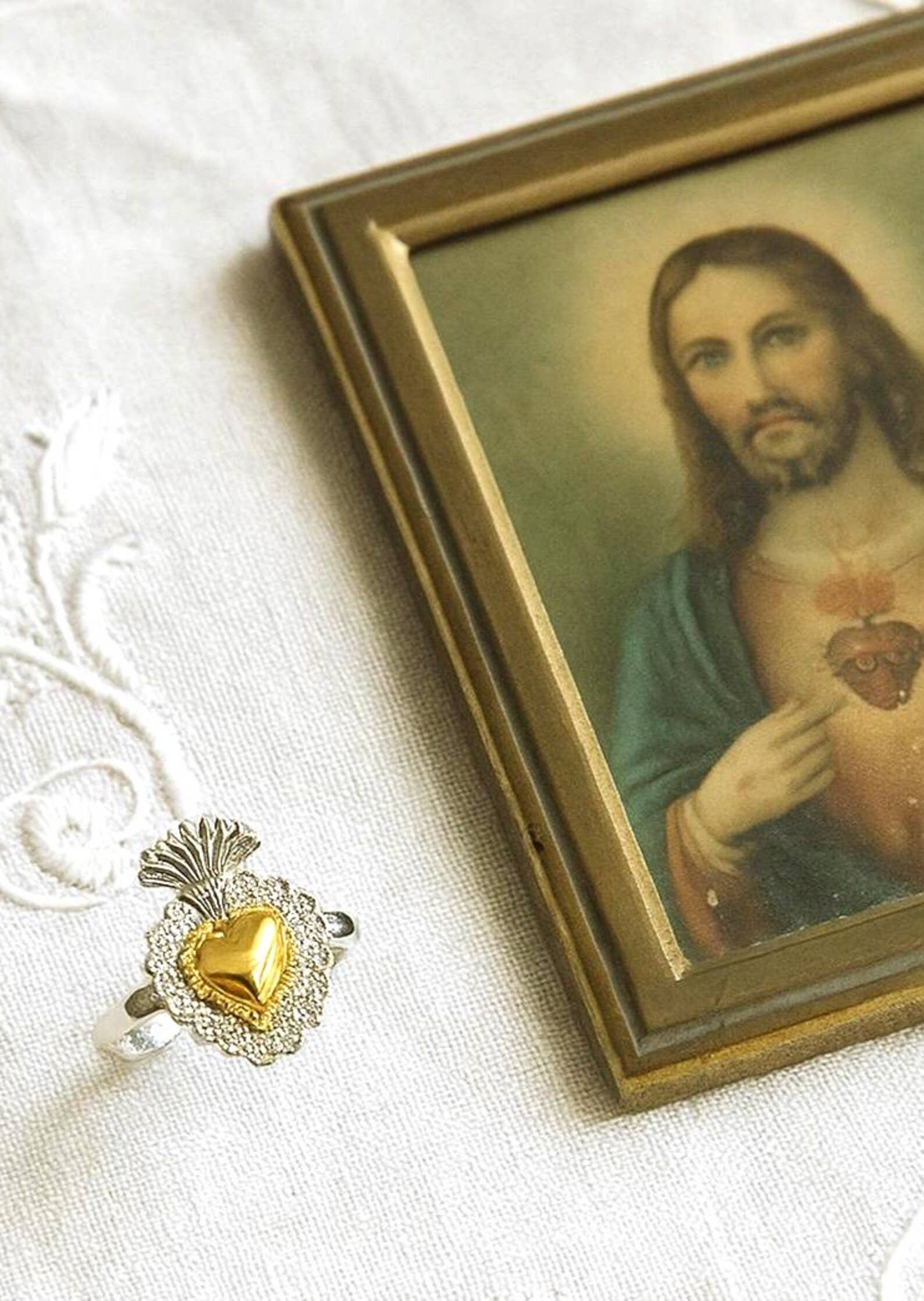 Wild & Free - Wholesale Cocktail/Statement Ring - Anillo Sagrado Corazón en Plata y Oro – Ajustable2