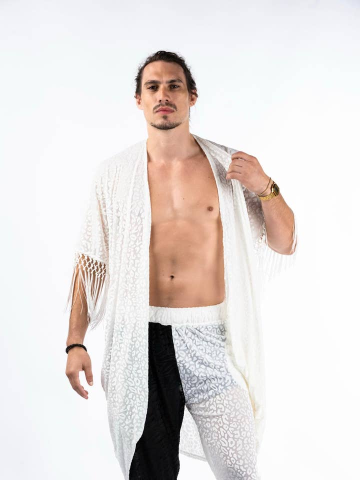 Kimono en velours brûlé à motif guépard blanc, tenue de festival, tenue de villégiature pour la vente par Radiant Robes