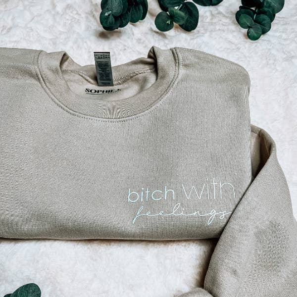 Tik Med Känslor Crewneck - Sand för wholesale av Sophie V. Designs