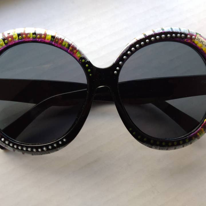 Norahz Boutique - Vendita all'ingrosso Occhiali da sole - Donna - Occhiali da sole rotondi dipinti a mano Società di media misti Conflitto