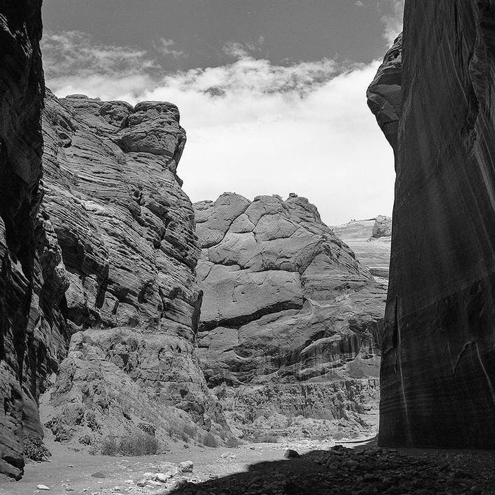 Stampa fotografica Utah Buckskin Gulch, fotografia su pellicola in bianco e nero per la vendita all'ingrosso da parte di lostkatphoto
