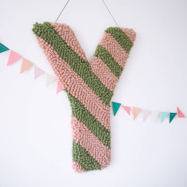 Colgante de Pared Personalizado con Letras en Rayas Rosa y Oliva para venta al por mayor de Brown Betty Blue