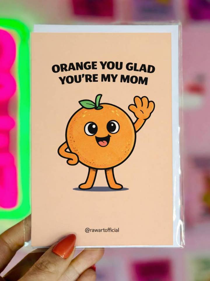 Carte de fête des mères avec jeu de mots drôle sur les oranges : Joyeux anniversaire maman enjouée pour la vente par Hot Mess Paper Co.