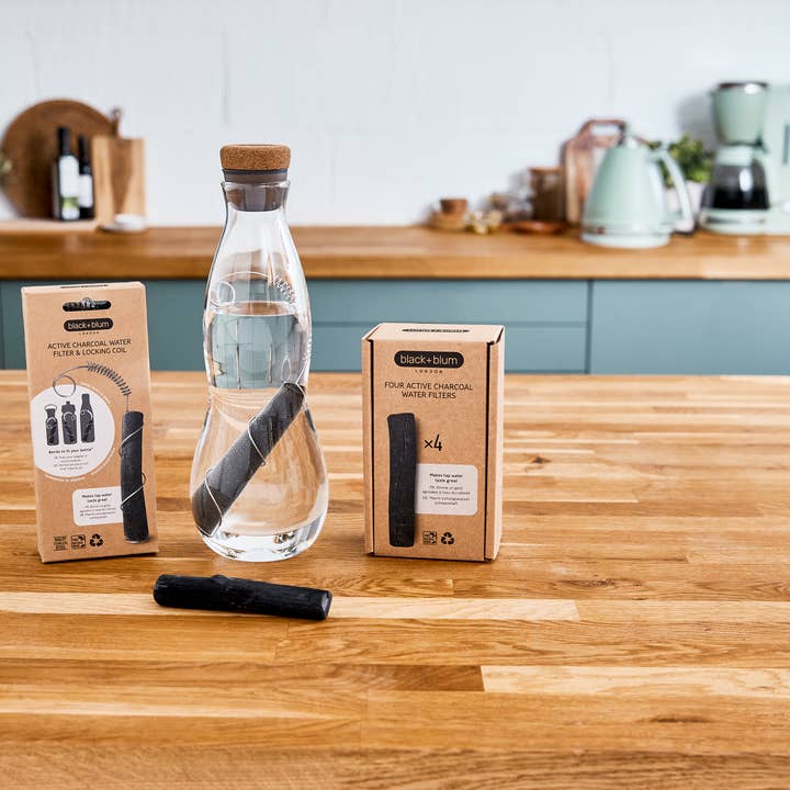 Carafe EAU avec système de filtration au charbon Binchotan pour la vente par Black + Blum Europe