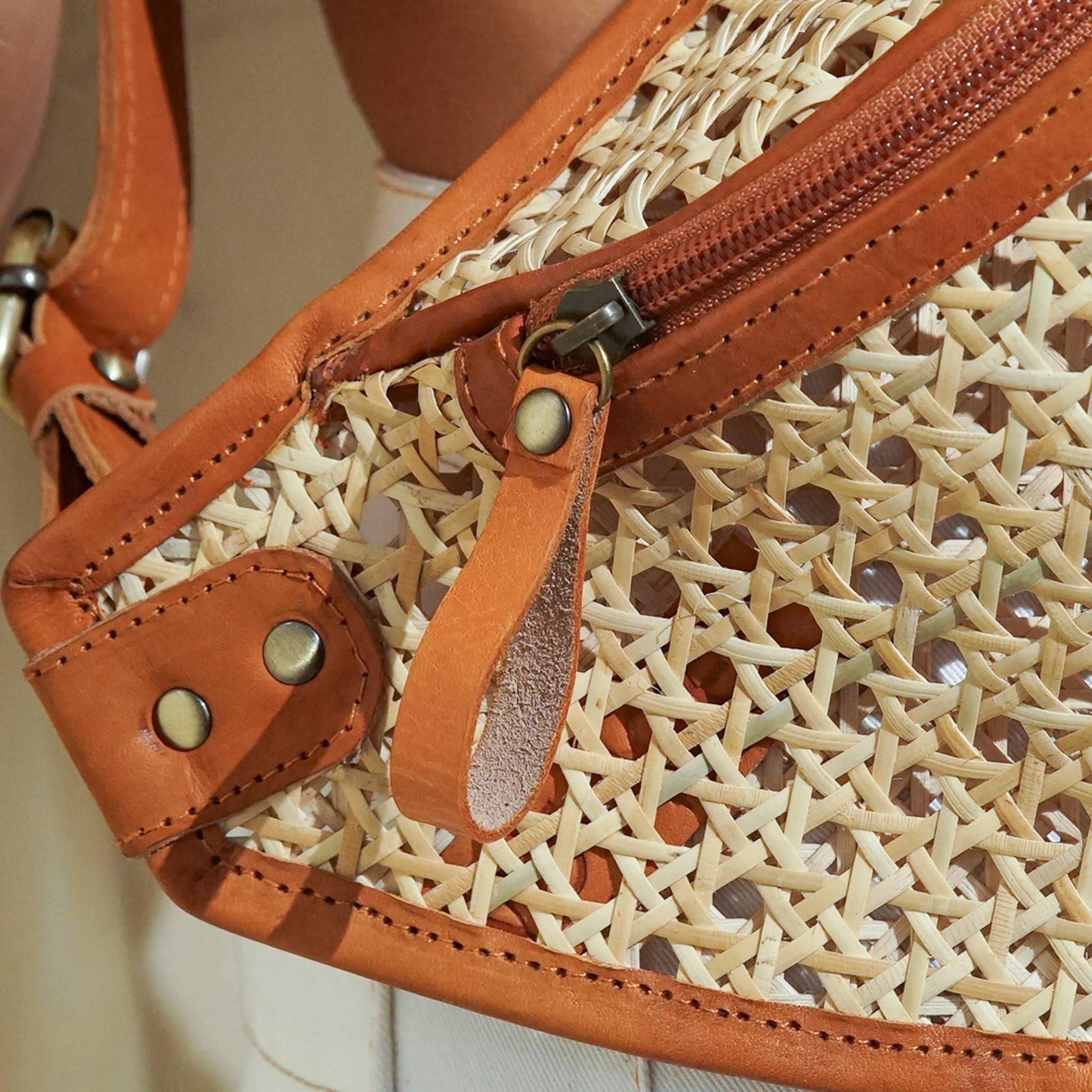 Voyage the Label - Wholesale Belt Bag - Unisex - Sydney Fanny Bag - Tan3