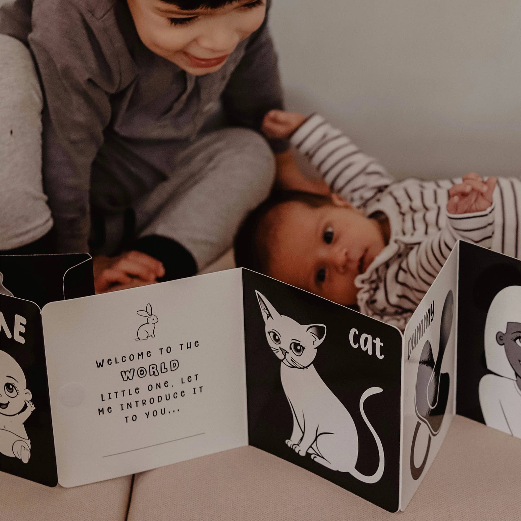 Young Wonderer - Wholesale Baby & Toddler Book (0-2) - Welcome To The World Little One Black and White Baby Book3