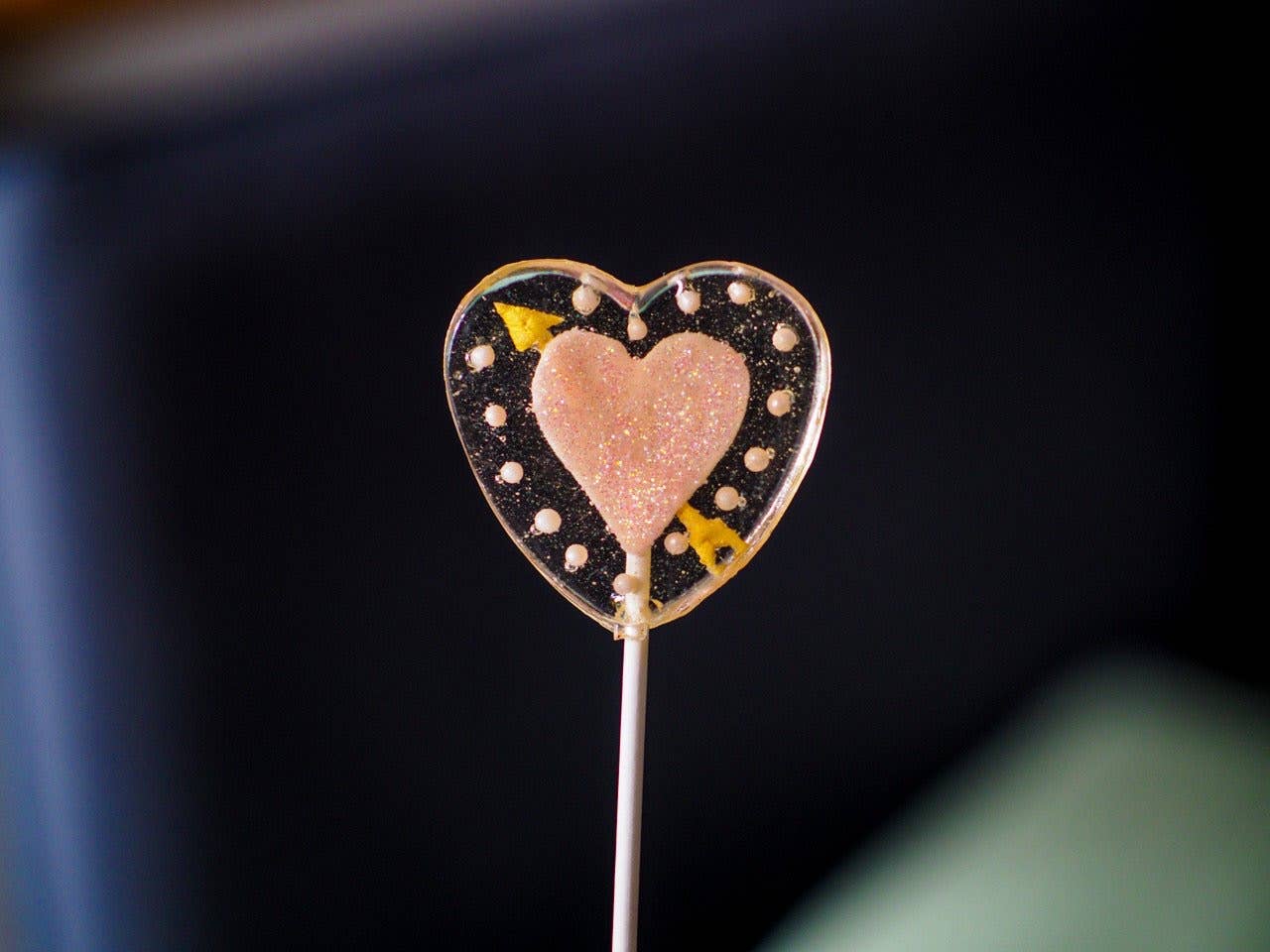 A Secret Forest - Wholesale Lollipop - Fondant Glittering Heart & Arrow Lollipops1
