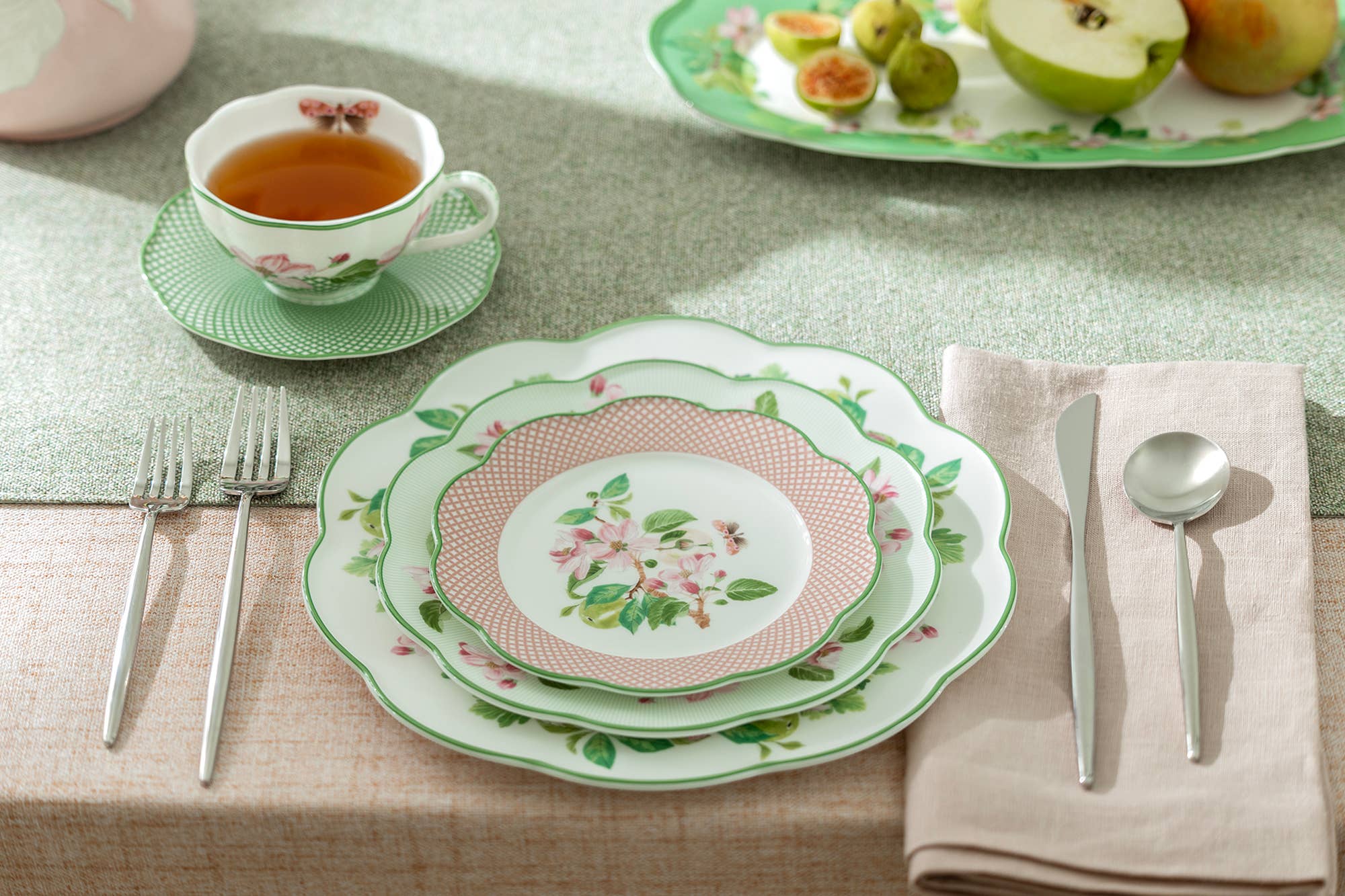 Grace Teaware - Vente Assiette à salade - Assiette à Apéritif en Porcelaine Fine à Treillis Rose Fleur de Pommier 6,5"3