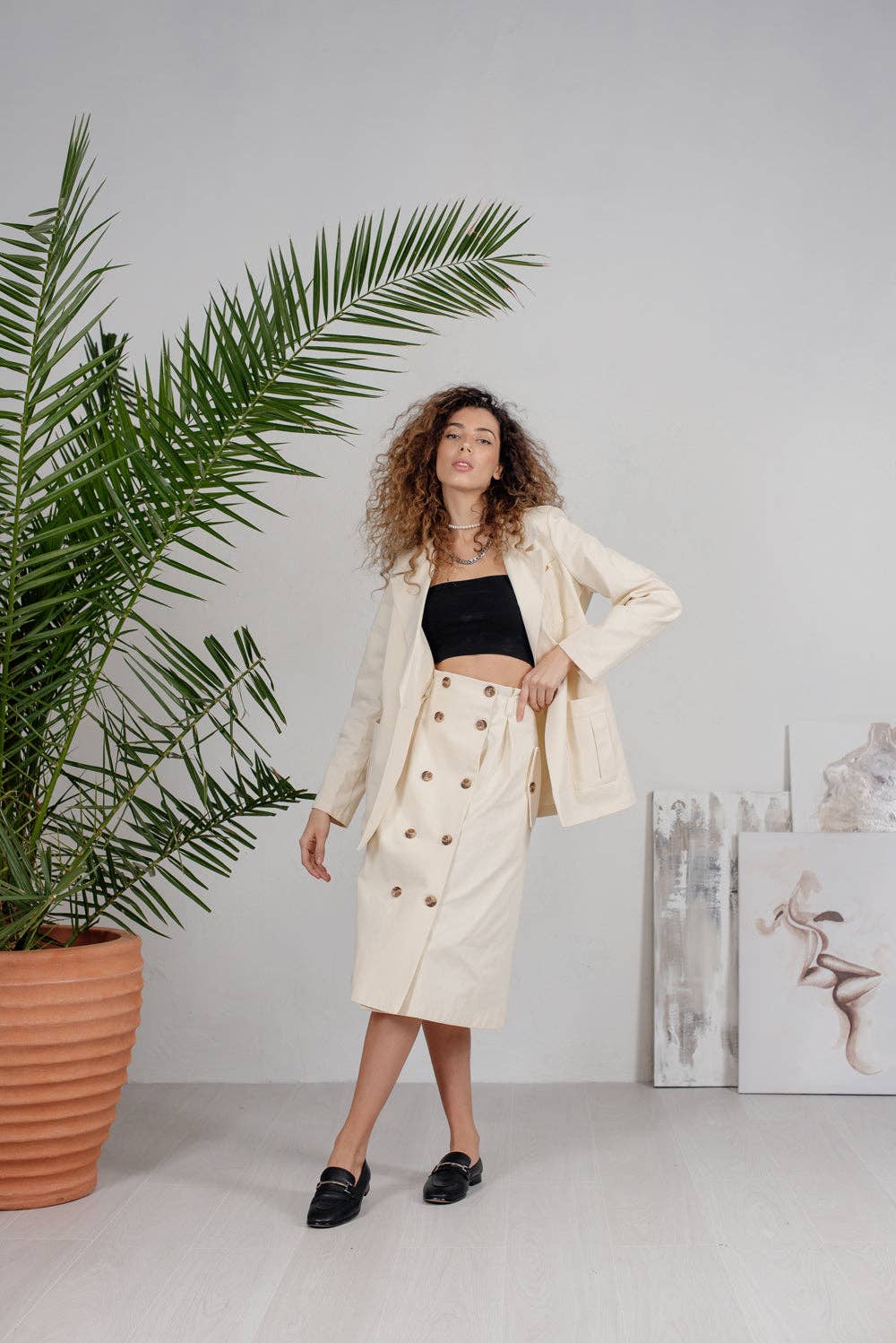 Azuri Fashion Group – wholesale Jeansjackor – Dam – Krämfärgad jeansjacka med stora fickor4