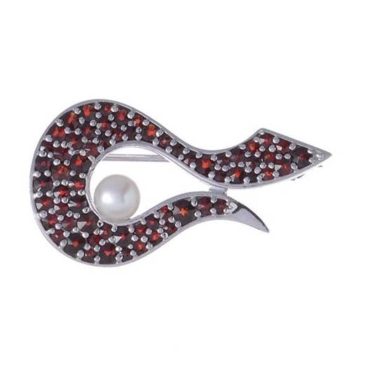 Bohemian Garnet Brooch with Pearl for wholesale by Madeka e.U.