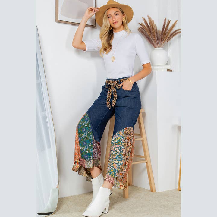 Boho Flare: pantaloni a zampa d'elefante in denim sovratinto con stampa per la vendita all'ingrosso da parte di Young Threads