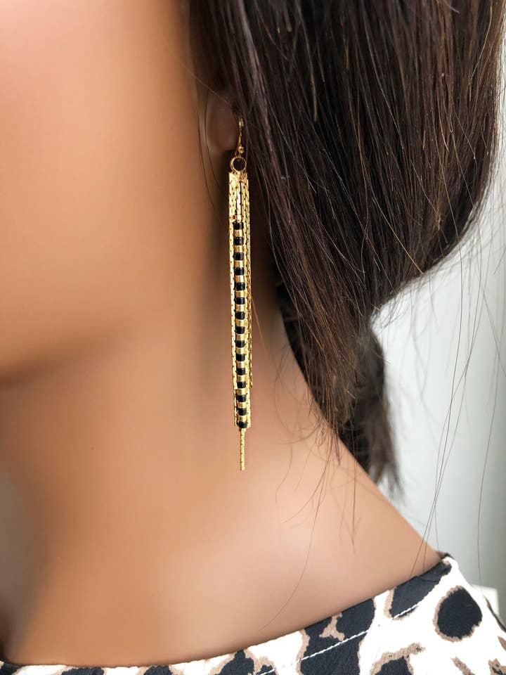 Boucles d'oreilles à pampilles, boucles d'oreilles longues à pompon, chaîne graduée pour la vente par 36th Child Jewelry