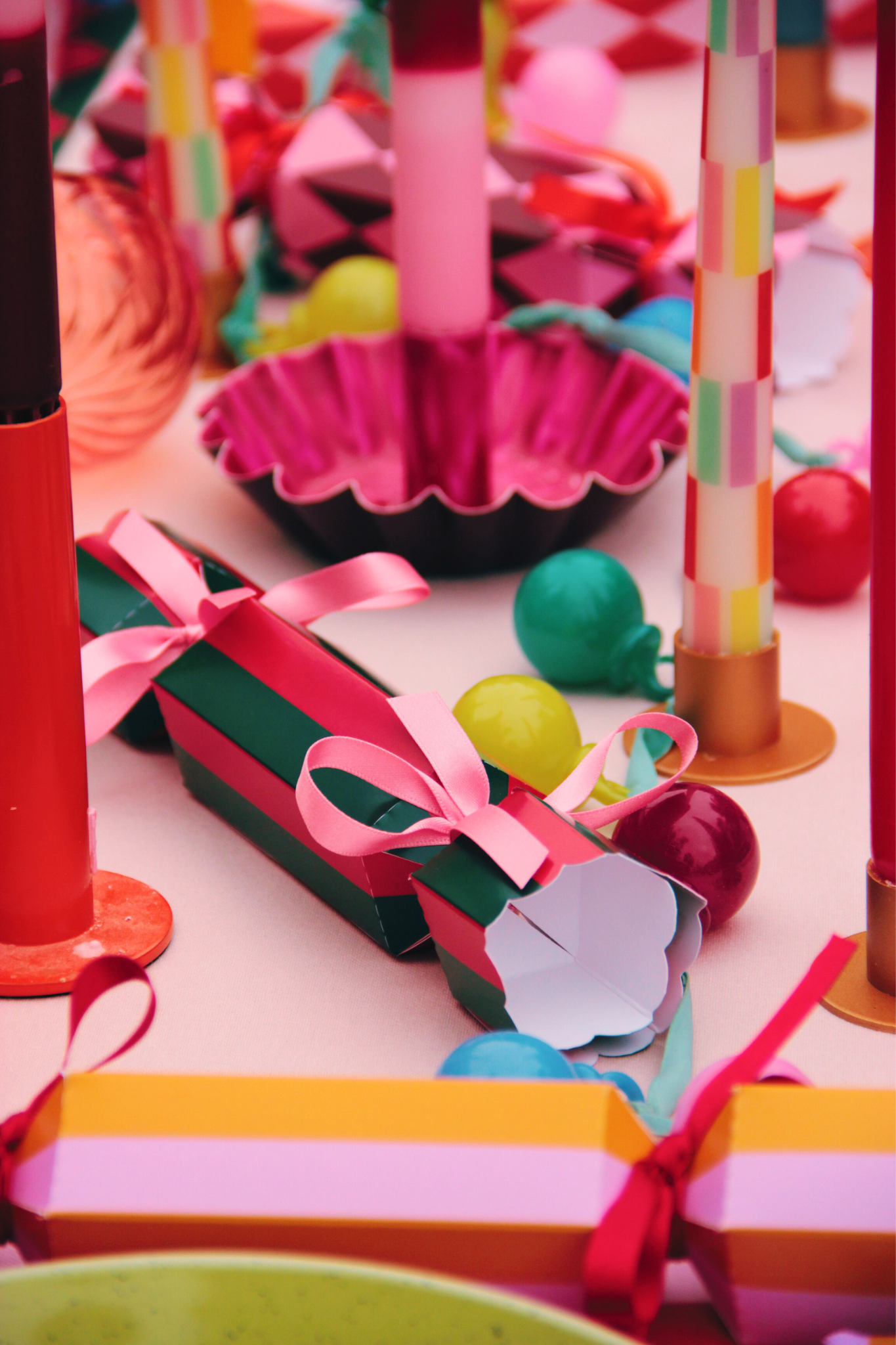 Maddison Ball Creative – Decoração de Natal por atacado – Estaladiços de Natal com Padrão de Riscas Laranja e Rosa Blush6