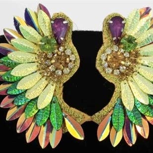 Brinco Mardi Gras com Alas Douradas, Verde e Roxo por atacado de What's Hot
