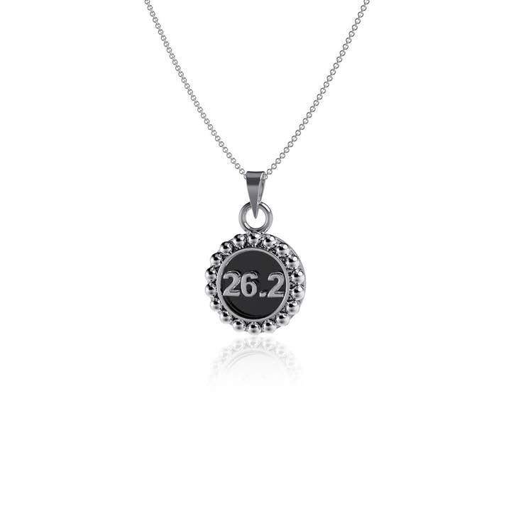 Collier Pendentif Argent Marathon 26,2 pour la vente par Dayna Designs