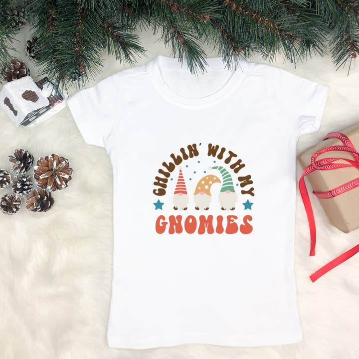 Chillin With My Gnomies Kleinkindhemd für den Großhandel von Petite Star Rising