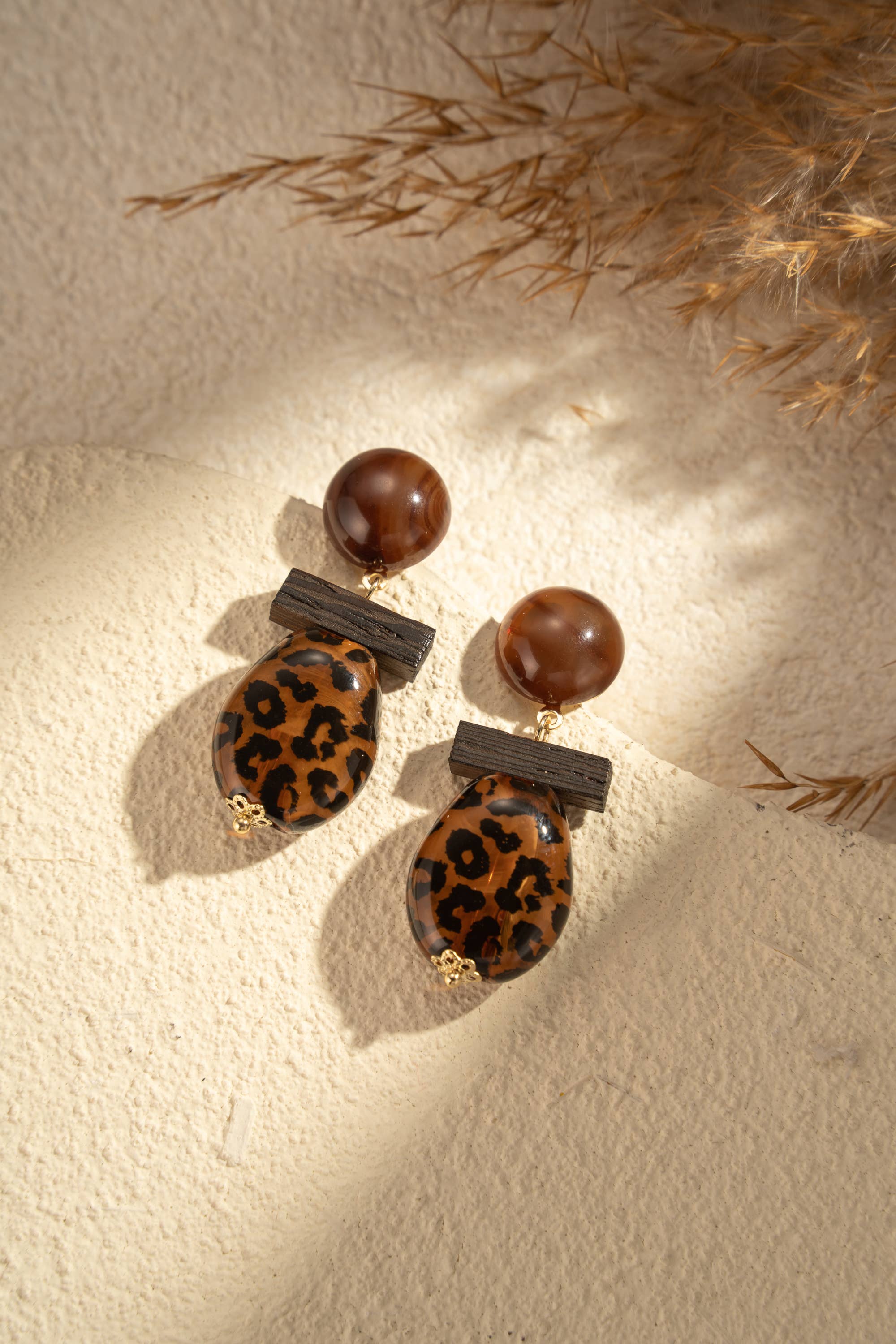 COSMOS - Wholesale Dangle Earrings - Dark wood resin leopard earrings chic woman trend