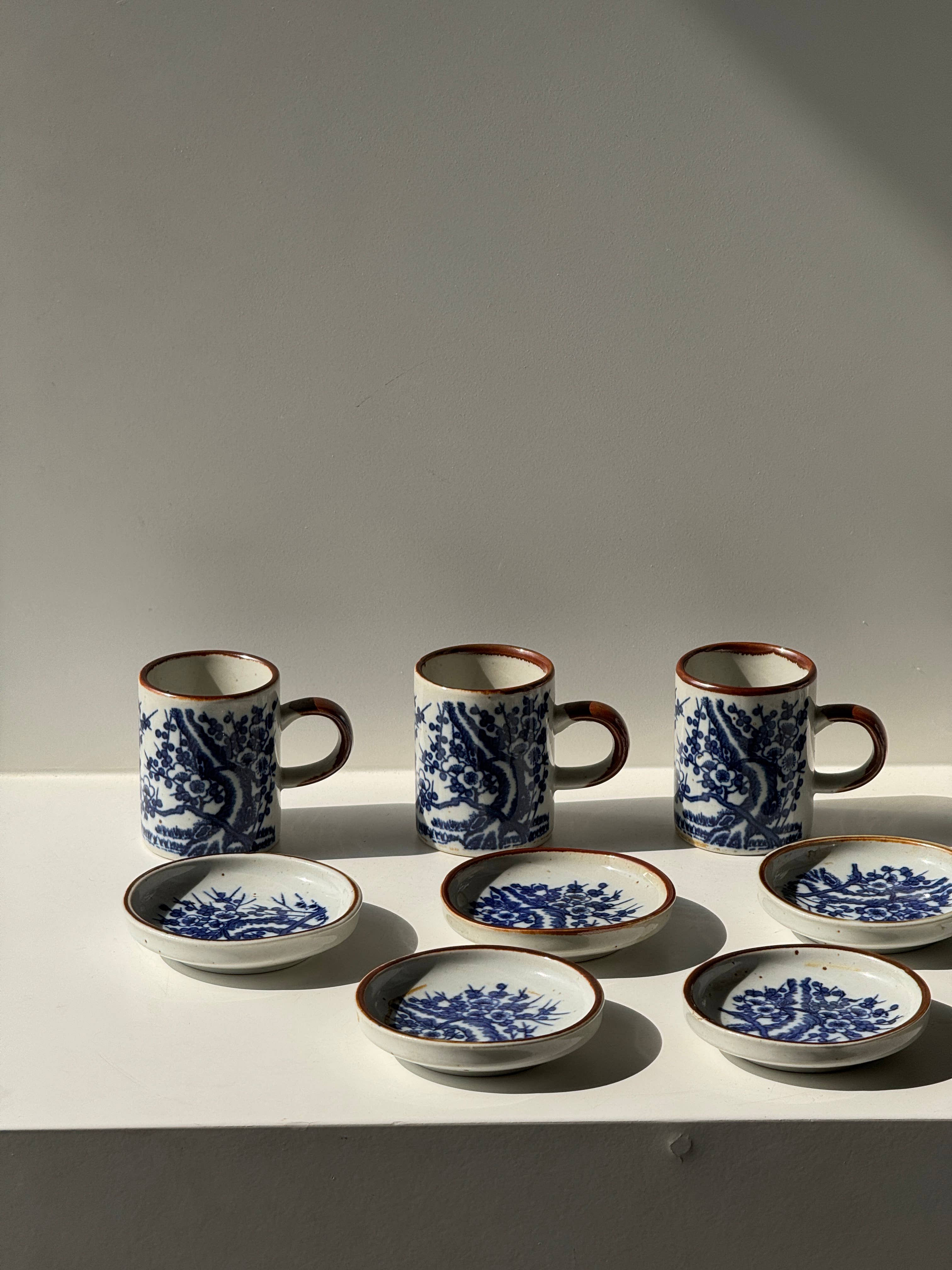 Blue Set of 4 small cups and their saucers with landscape decoration for wholesale on Faire21