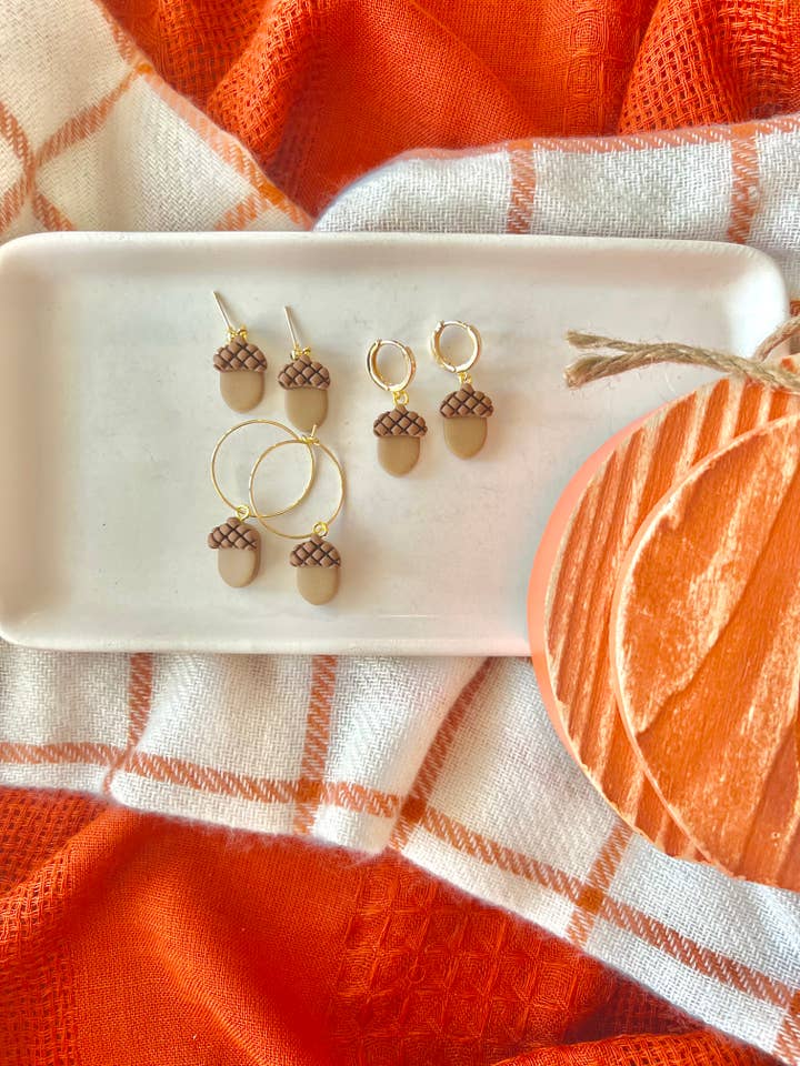 Ekollonpärlörhängen, Ekollonlerörhängen, Ekollonörhängen för wholesale av SeizeTheClayJewelry