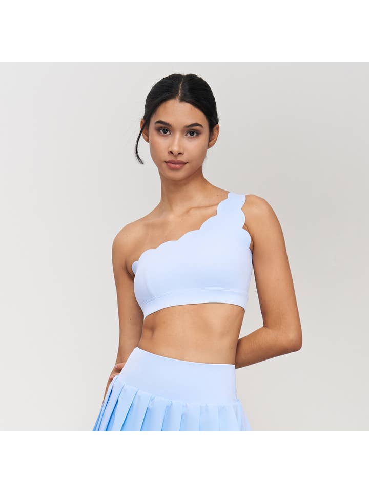 91thelabel – wholesale Sportbehåar – Dam – Helena Scalloped Sport-BH med en axel