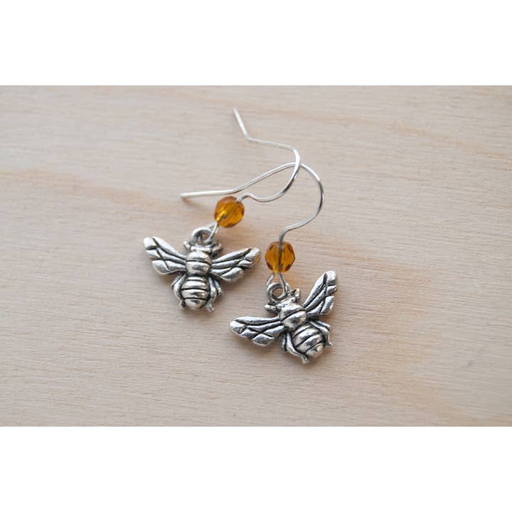 Enchanted Leaves - Vente Boucles d'oreilles pendantes - Boucles d'oreilles en forme de petites abeilles en argent | Jolis pendentifs en forme de bourdon en miel3